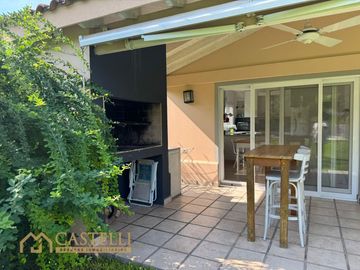 Casa en Venta en Ayres de Pilar 5 ambientes