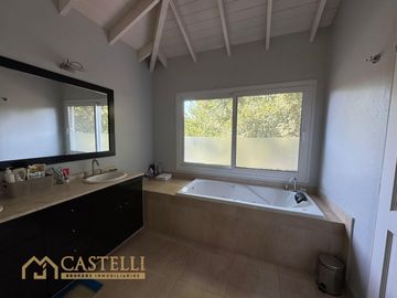 Casa en Venta en Ayres de Pilar 5 ambientes