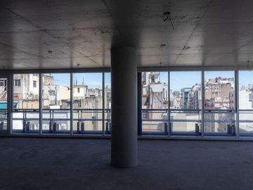 Oficina en Venta en Tribunales, 134.20 m2, ubicación estratégica con amenitis y cochera.