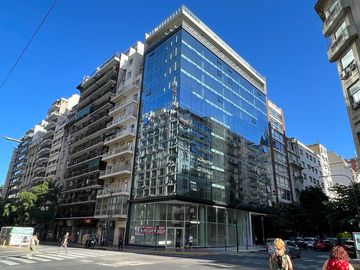 Oficina en Venta en Tribunales, 134.20 m2, ubicación estratégica con amenitis y cochera.