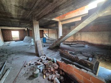 Venta Local comercial sobre Avenida Peron - Centro comercial Victoria -