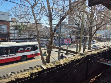 Venta Local comercial sobre Avenida Peron - Centro comercial Victoria -
