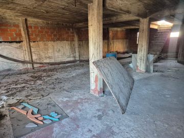 Venta Local comercial sobre Avenida Peron - Centro comercial Victoria -