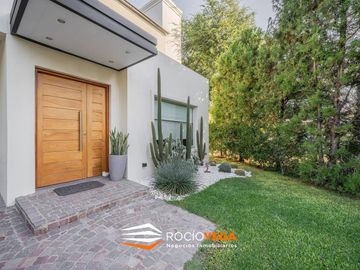 Casa a la venta en Country Banco Provincia
