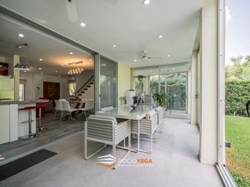 Casa a la venta en Country Banco Provincia