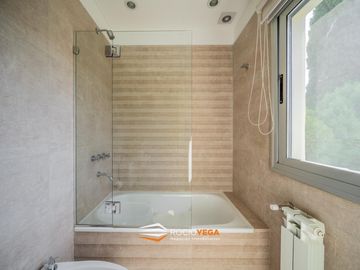 Casa a la venta en Country Banco Provincia