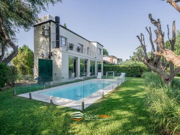 Casa a la venta en Country Banco Provincia