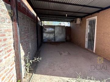 VENTA CASA AL FRENTE EN PH – 2 DORMITORIOS – COCHERA Y PATIO – APTA CRÉDITO