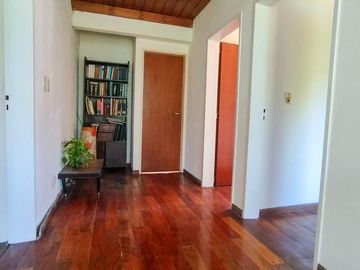 Casa en venta con dependencia y gran lote - oportunidad de precio