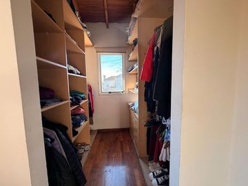 Casa en venta con dependencia y gran lote - oportunidad de precio