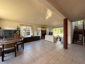 Casa en venta con dependencia y gran lote - oportunidad de precio