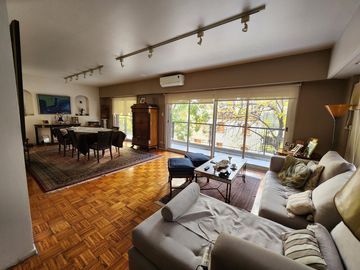 Departamento en Venta de 4 ambientes con dependencia. Cochera fija y cubierta