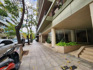 Departamento en Venta de 4 ambientes con dependencia. Cochera fija y cubierta