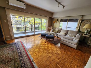 Departamento en Venta de 4 ambientes con dependencia. Cochera fija y cubierta