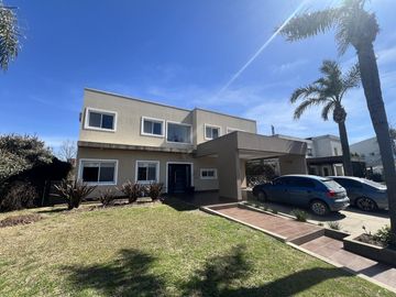 Casa en venta Cadaques (Funes Hills)