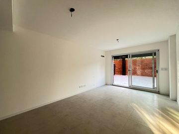 VENTA: Departamento de dos dormitorios con patio y amenities en Nuestra Señora de Lourdes, Rosario