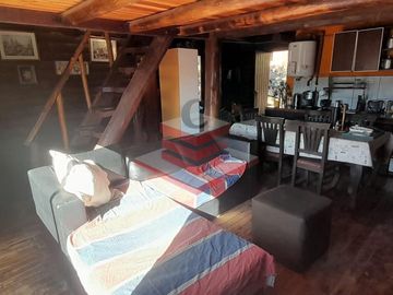 EN VENTSA COMPLEJO DE 2 CABAÑAS EN SIQUIMAN FRENTE AL LAGO CON VISTA A LAS SIERRAS REF: 2024