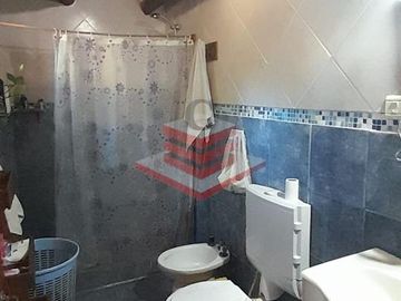 EN VENTSA COMPLEJO DE 2 CABAÑAS EN SIQUIMAN FRENTE AL LAGO CON VISTA A LAS SIERRAS REF: 2024