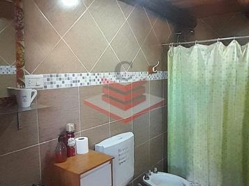 EN VENTSA COMPLEJO DE 2 CABAÑAS EN SIQUIMAN FRENTE AL LAGO CON VISTA A LAS SIERRAS REF: 2024