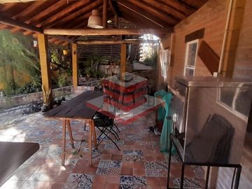EN VENTSA COMPLEJO DE 2 CABAÑAS EN SIQUIMAN FRENTE AL LAGO CON VISTA A LAS SIERRAS REF: 2024