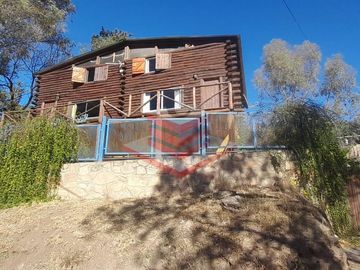 EN VENTSA COMPLEJO DE 2 CABAÑAS EN SIQUIMAN FRENTE AL LAGO CON VISTA A LAS SIERRAS REF: 2024