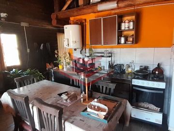 EN VENTSA COMPLEJO DE 2 CABAÑAS EN SIQUIMAN FRENTE AL LAGO CON VISTA A LAS SIERRAS REF: 2024