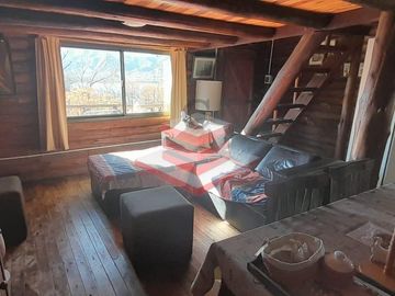 EN VENTSA COMPLEJO DE 2 CABAÑAS EN SIQUIMAN FRENTE AL LAGO CON VISTA A LAS SIERRAS REF: 2024