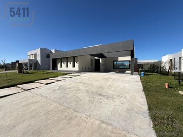 Alquiler Casa 4 ambientes Jardin Pileta en Santa Ines - Canning
