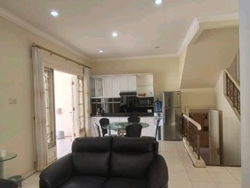 Jual Rmh diCitraland Cluster depan surabaya Barat