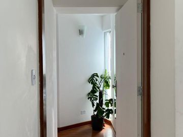 Alquiler Oficina San Isidro Av. Jorge Basadre Cdra. 3 Céntrico 49m2, 1 baño kitchenette