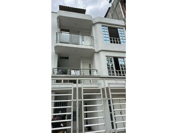 VENDO CASA DE 3 PISOS INDEPENDIENTES EN VALLE DEL LILI (F.D)CW:9901913