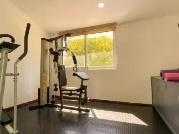 VENTA DE RESIDENCIA EN ESQUINA MUY AMPLIA REMODELADA, ZONA ZAVALETA, 3 RECAMARAS CON BAÑO, SALA CON