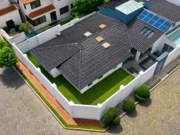 VENTA DE RESIDENCIA EN ESQUINA MUY AMPLIA REMODELADA, ZONA ZAVALETA, 3 RECAMARAS CON BAÑO, SALA CON