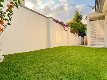 VENTA DE RESIDENCIA EN ESQUINA MUY AMPLIA REMODELADA, ZONA ZAVALETA, 3 RECAMARAS CON BAÑO, SALA CON