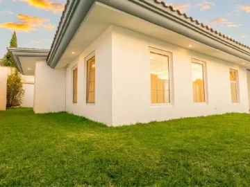 VENTA DE RESIDENCIA EN ESQUINA MUY AMPLIA REMODELADA, ZONA ZAVALETA, 3 RECAMARAS CON BAÑO, SALA CON