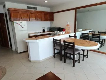 Inversión en el corazón de Playa del Carmen: edificio comercial en 5ta Avenida
