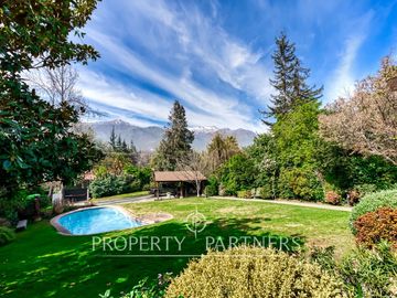 Acogedora casa con gran jardín y vista despejada a la cordillera, Los Dominicos