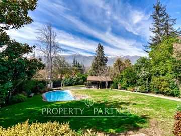 Acogedora casa con gran jardín y vista despejada a la cordillera, Los Dominicos