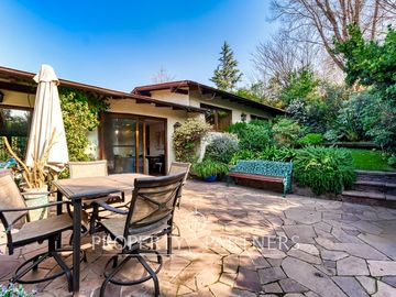 Acogedora casa con gran jardín y vista despejada a la cordillera, Los Dominicos