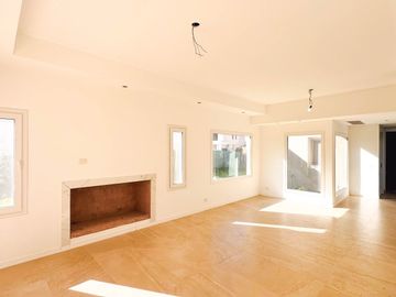 Venta | CASA 5 AMBIENTES A ESTRENAR | Santa Ana, Villanueva | Climatización central | Pileta