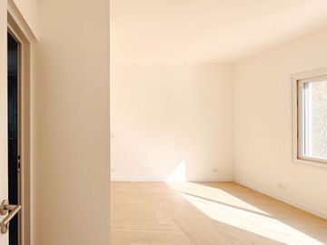 Venta | CASA 5 AMBIENTES A ESTRENAR | Santa Ana, Villanueva | Climatización central | Pileta