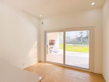 Venta | CASA 5 AMBIENTES A ESTRENAR | Santa Ana, Villanueva | Climatización central | Pileta
