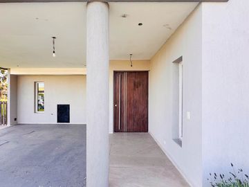 Venta | CASA 5 AMBIENTES A ESTRENAR | Santa Ana, Villanueva | Climatización central | Pileta