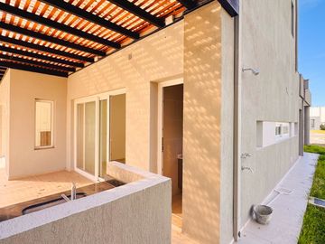 Venta | CASA 5 AMBIENTES A ESTRENAR | Santa Ana, Villanueva | Climatización central | Pileta