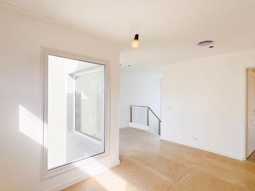 Venta | CASA 5 AMBIENTES A ESTRENAR | Santa Ana, Villanueva | Climatización central | Pileta