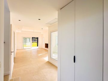 Venta | CASA 5 AMBIENTES A ESTRENAR | Santa Ana, Villanueva | Climatización central | Pileta