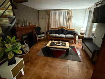 HERMOSA Y AMPLIA CASA EN ARRIENDO