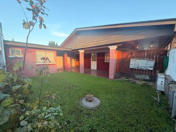 SE VENDE OPORTUNIDAD  CASA DE UN PISO EN VILLA BARCELONA