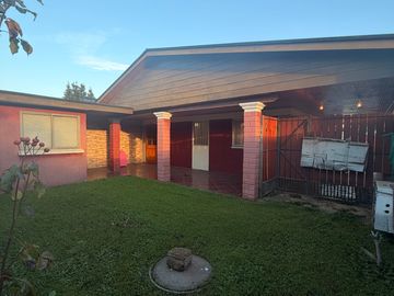 SE VENDE OPORTUNIDAD  CASA DE UN PISO EN VILLA BARCELONA