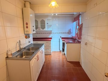 SE VENDE OPORTUNIDAD  CASA DE UN PISO EN VILLA BARCELONA